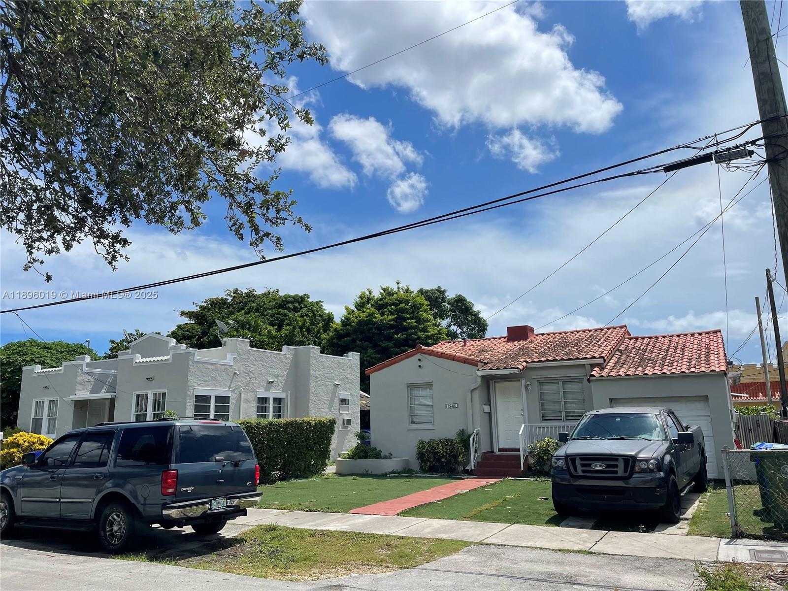 Remodeled Studio with lots of natural light, located in a very quite neighborhood. Electricity & Water included in rent. This is part of a duplex, with shared backyard. Parking and coin laundry on site.