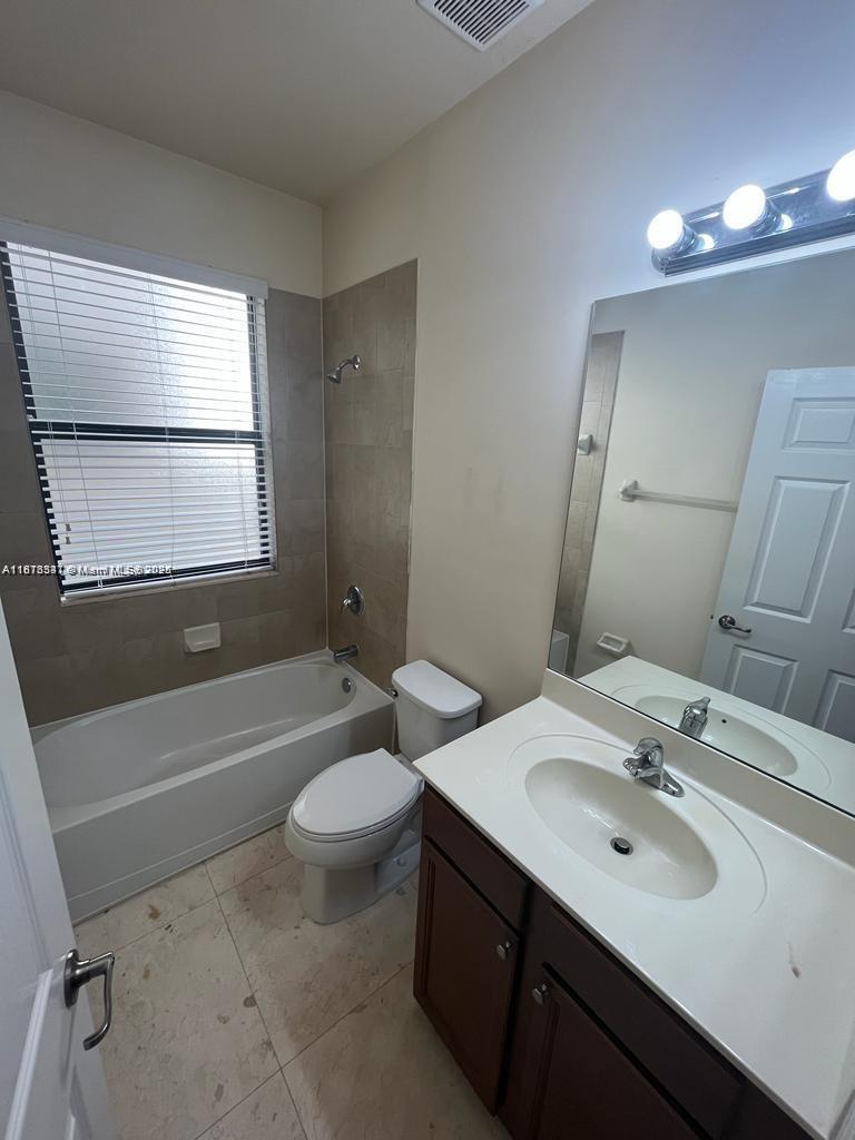3385 W 86th Ter