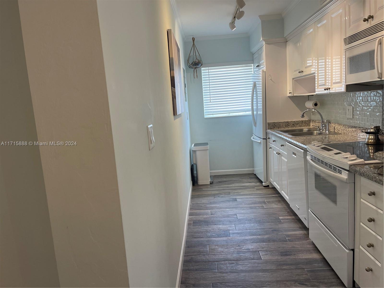 HARBOR COLONY CO-OP - Residential Lease