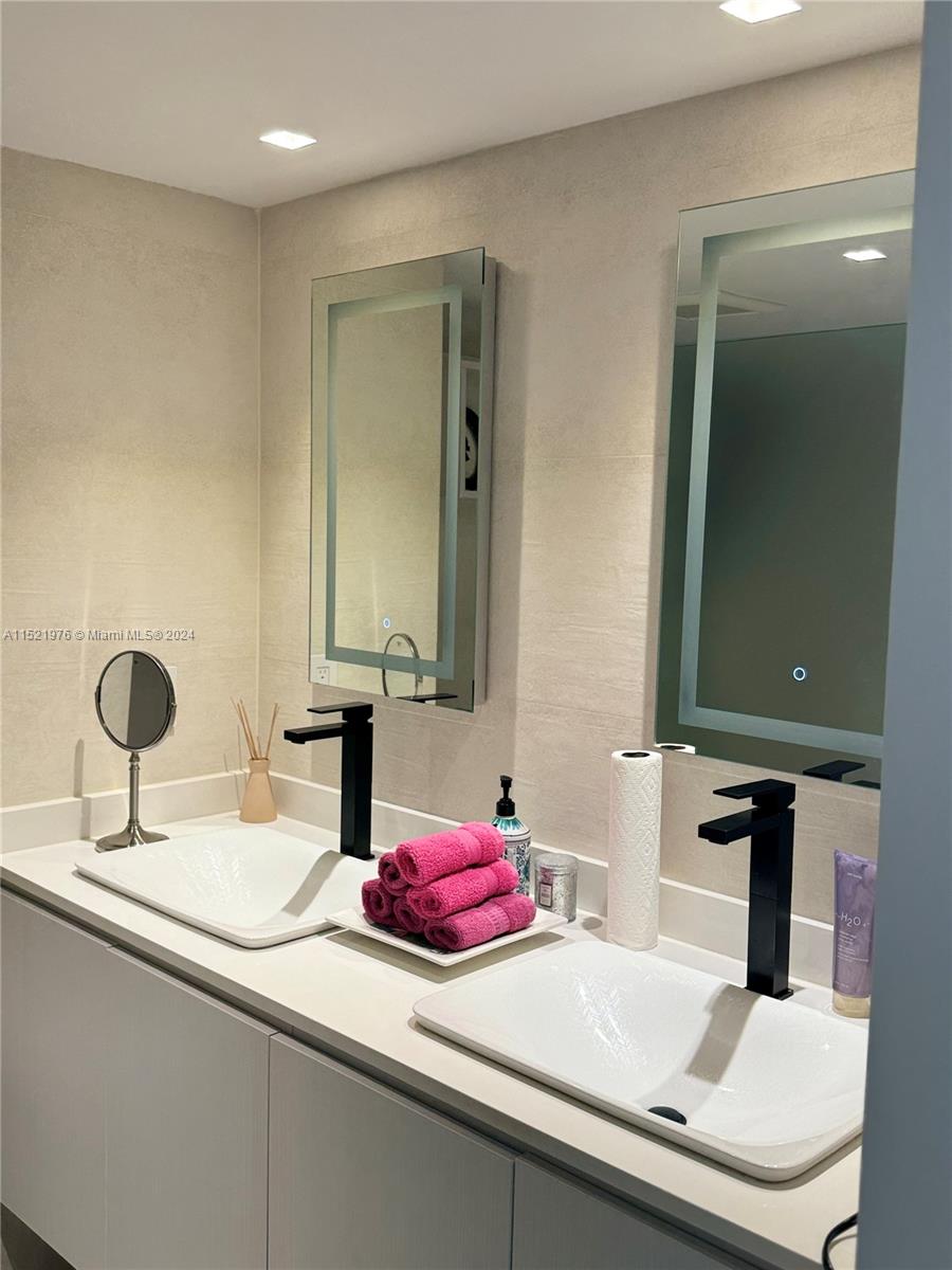 Miami, Florida 33129, United States, 2 Bedrooms Bedrooms, ,2 BathroomsBathrooms,Residential,Active,66178