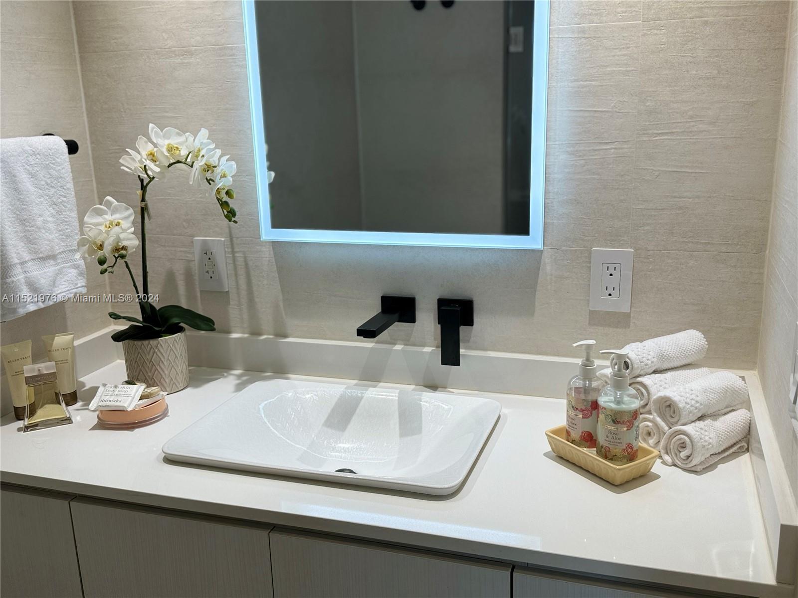 Miami, Florida 33129, United States, 2 Bedrooms Bedrooms, ,2 BathroomsBathrooms,Residential,Active,66178