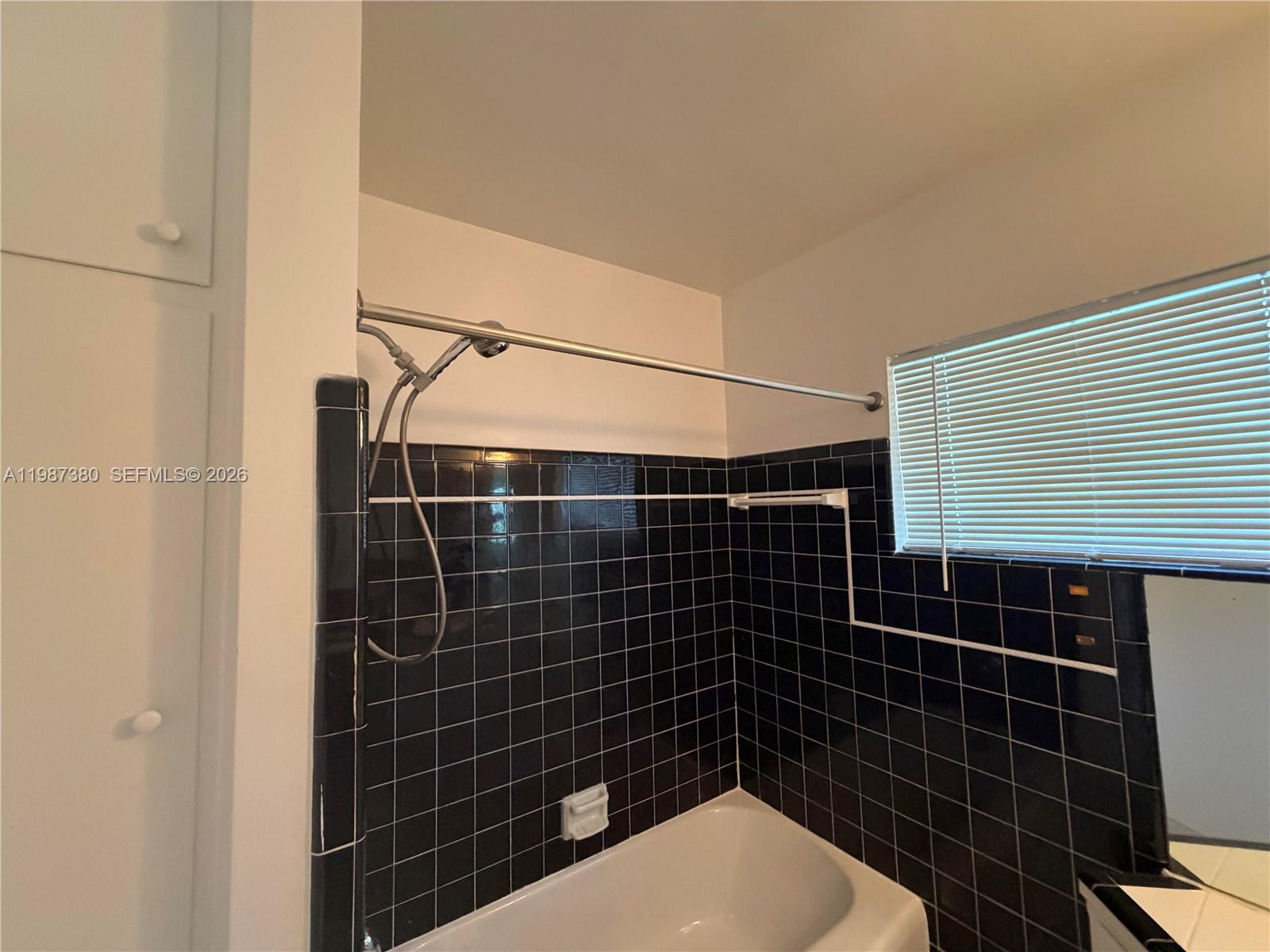 LAUDERDALE - Residential Lease