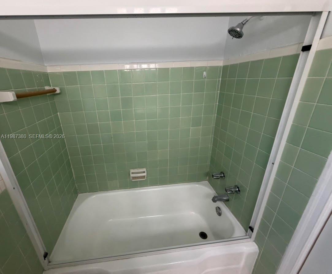 LAUDERDALE - Residential Lease