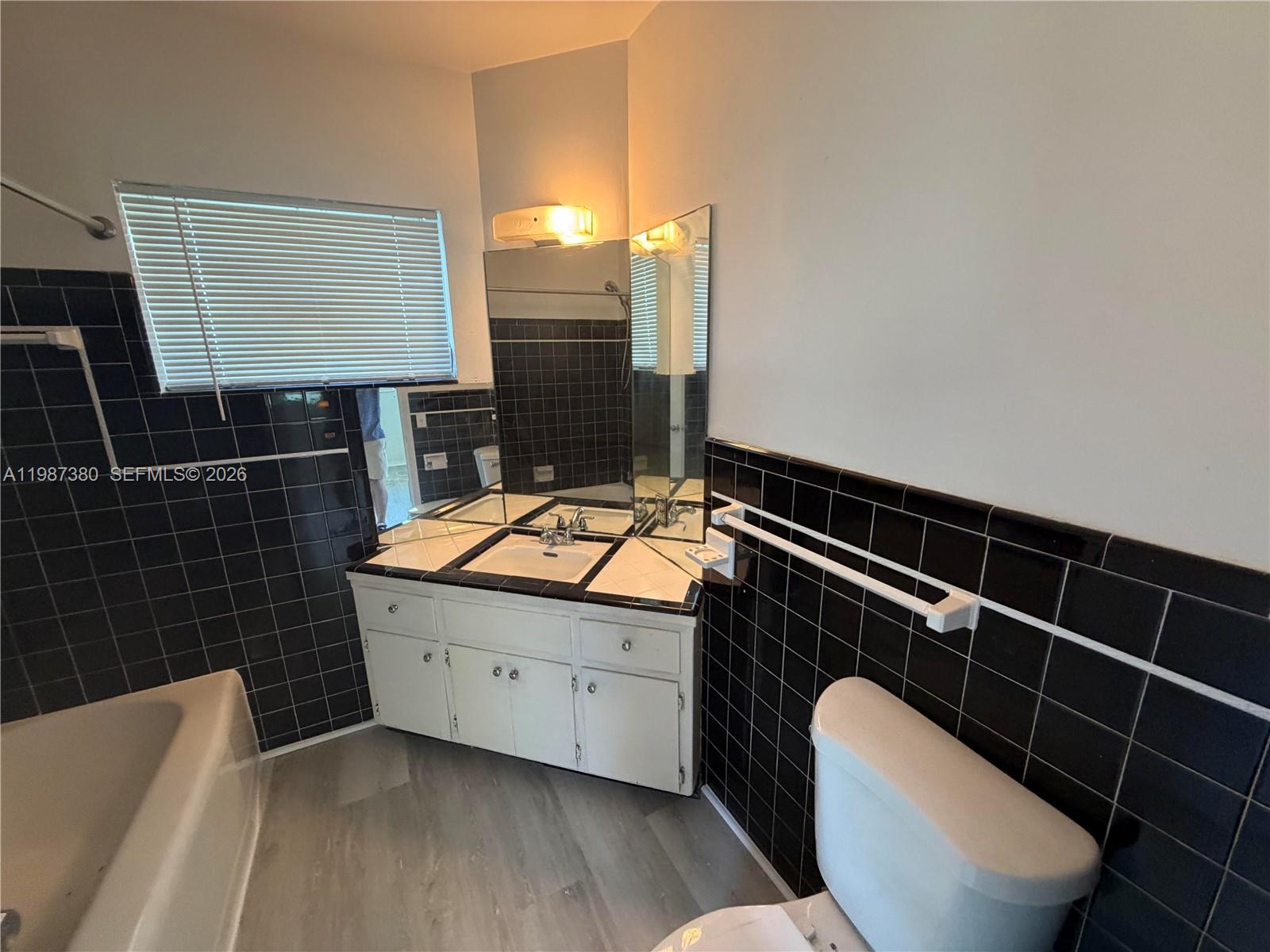 LAUDERDALE - Residential Lease