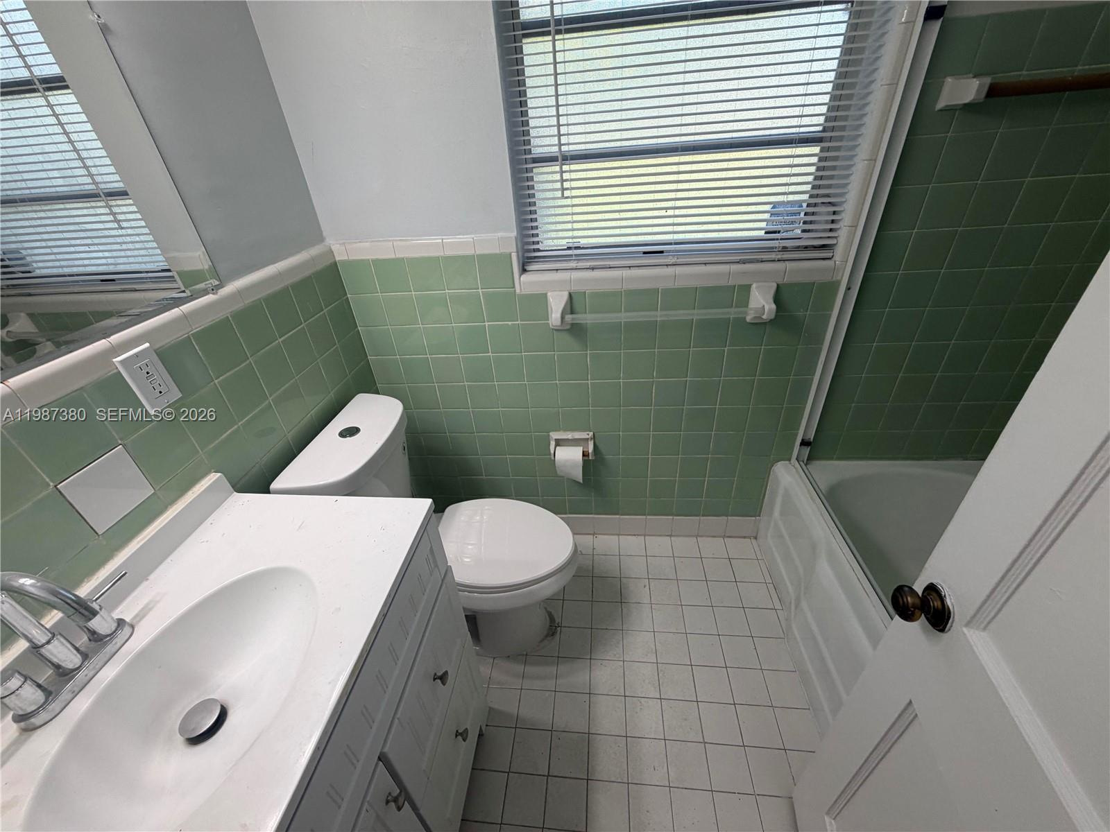 LAUDERDALE - Residential Lease