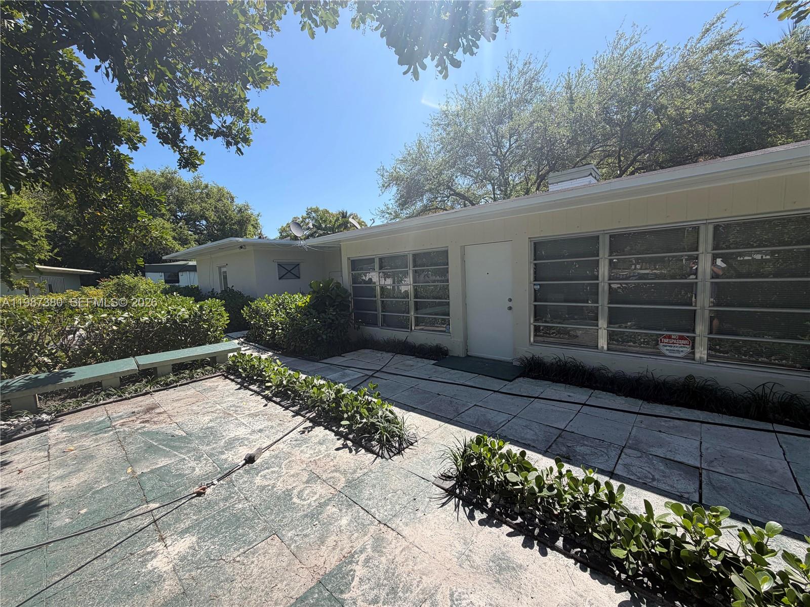 LAUDERDALE - Residential Lease