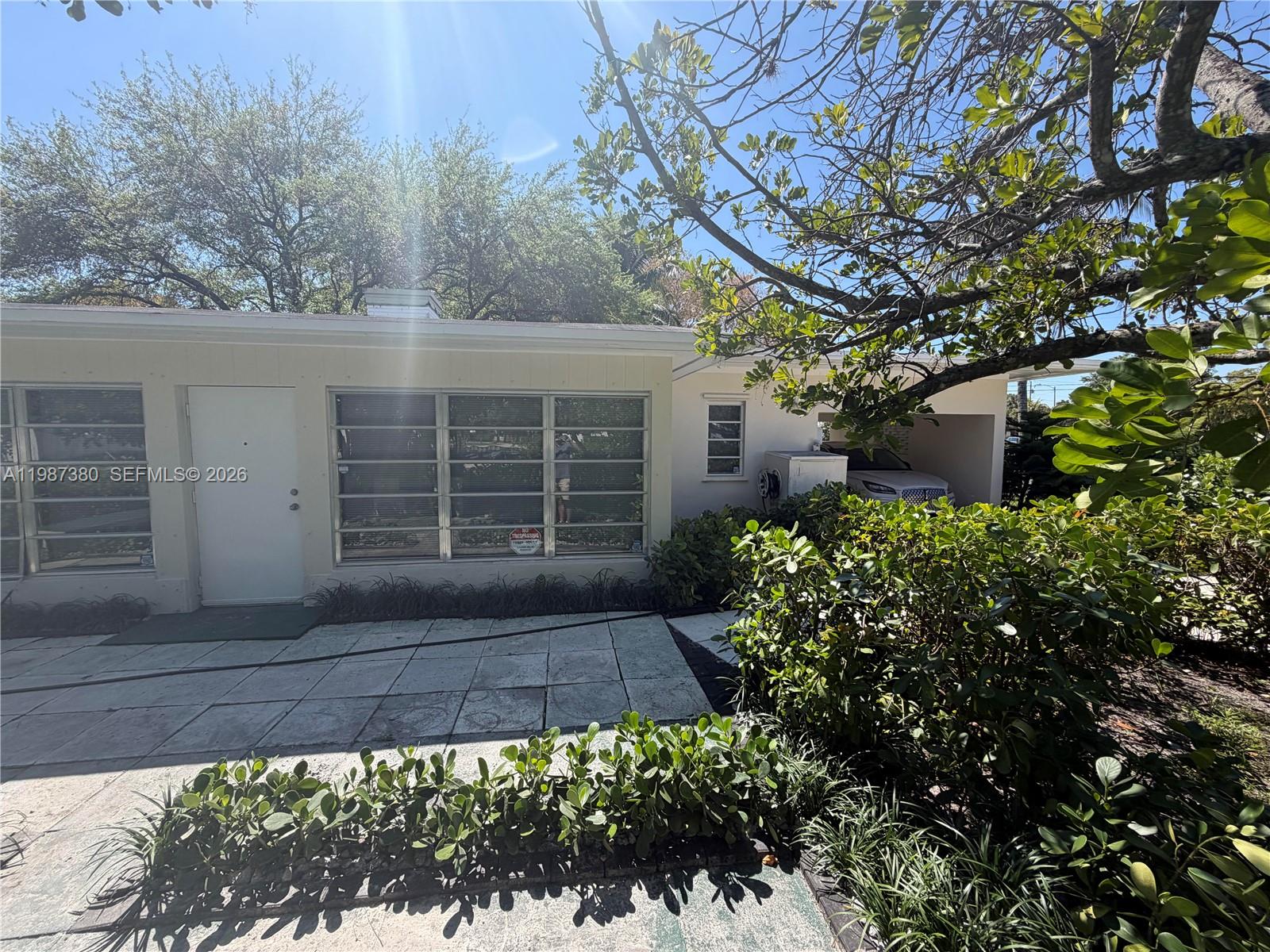 LAUDERDALE - Residential Lease