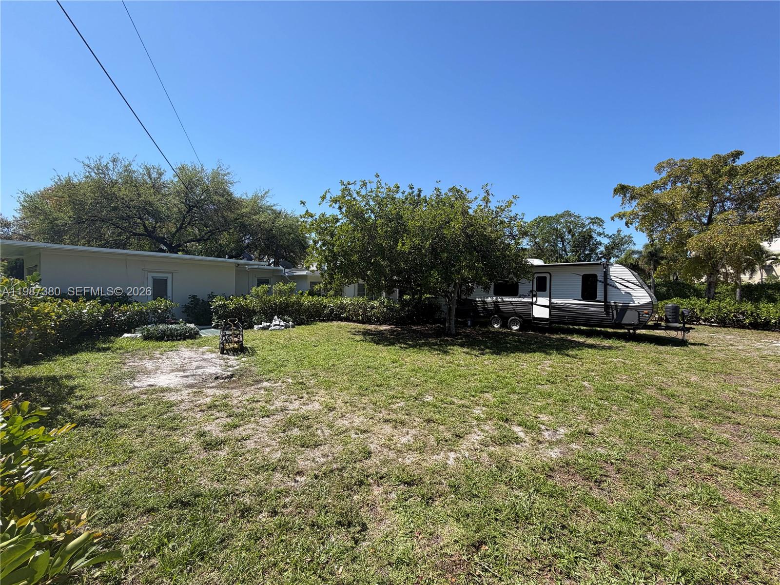 LAUDERDALE - Residential Lease