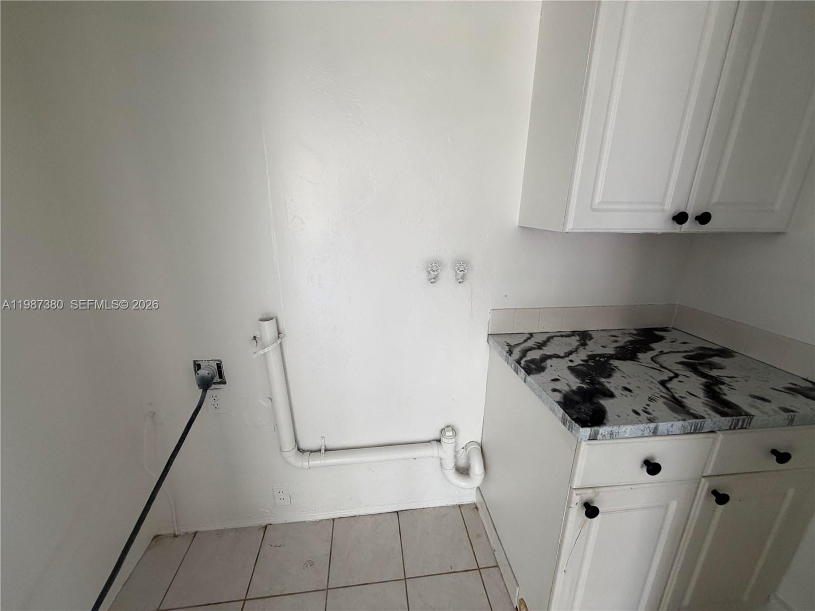 LAUDERDALE - Residential Lease