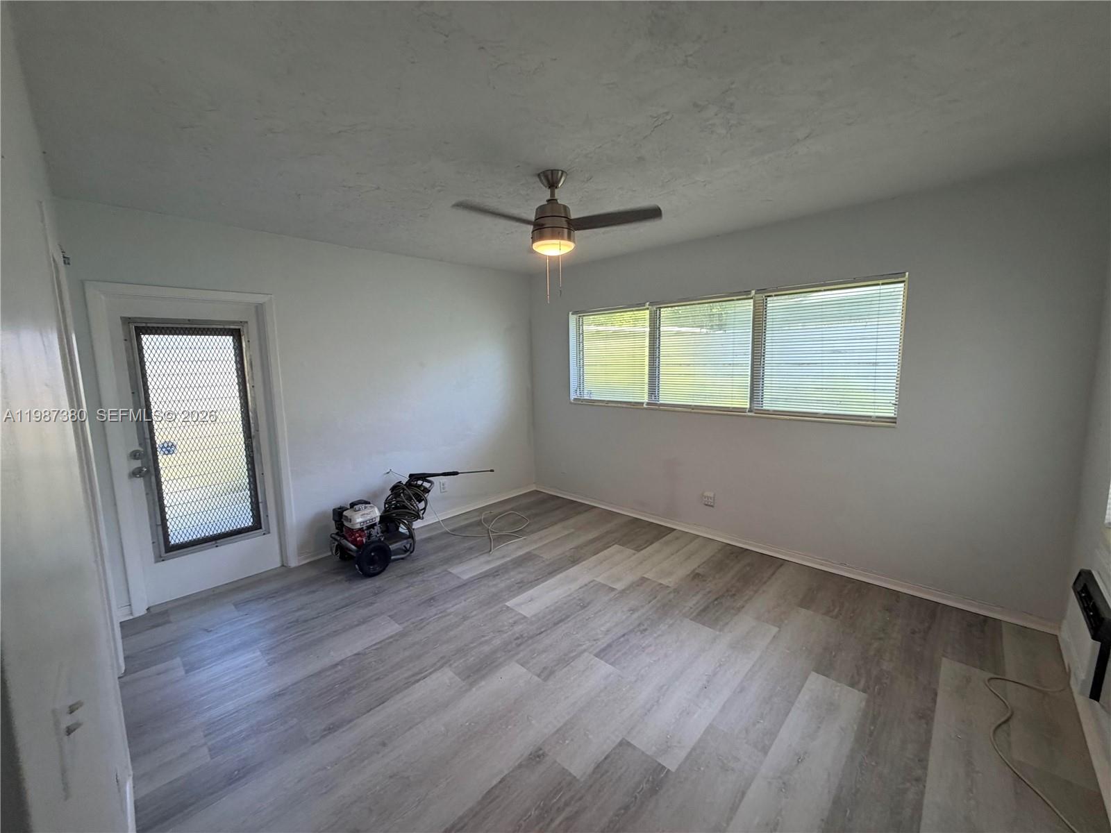 LAUDERDALE - Residential Lease