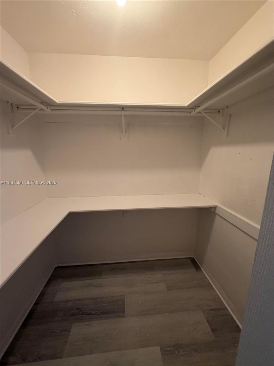 LAUDERDALE - Residential Lease