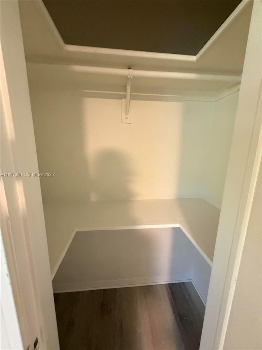 LAUDERDALE - Residential Lease