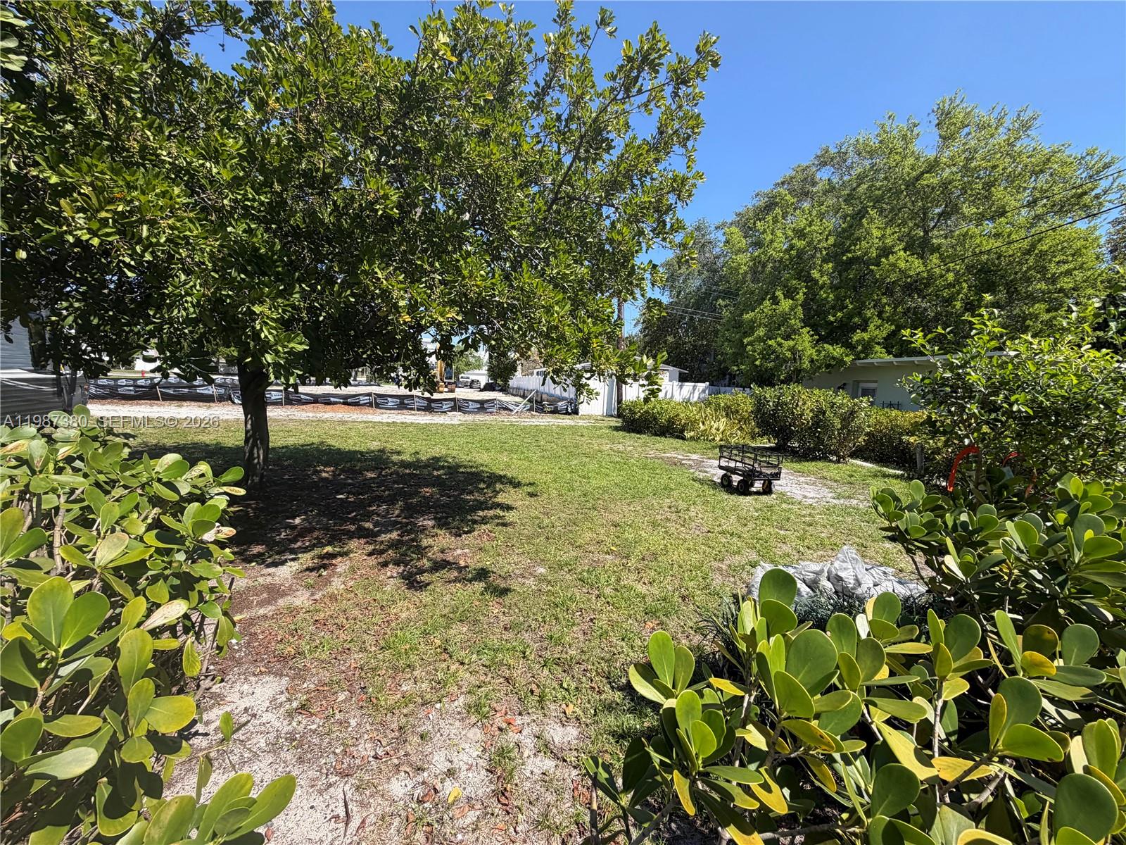 LAUDERDALE - Residential Lease