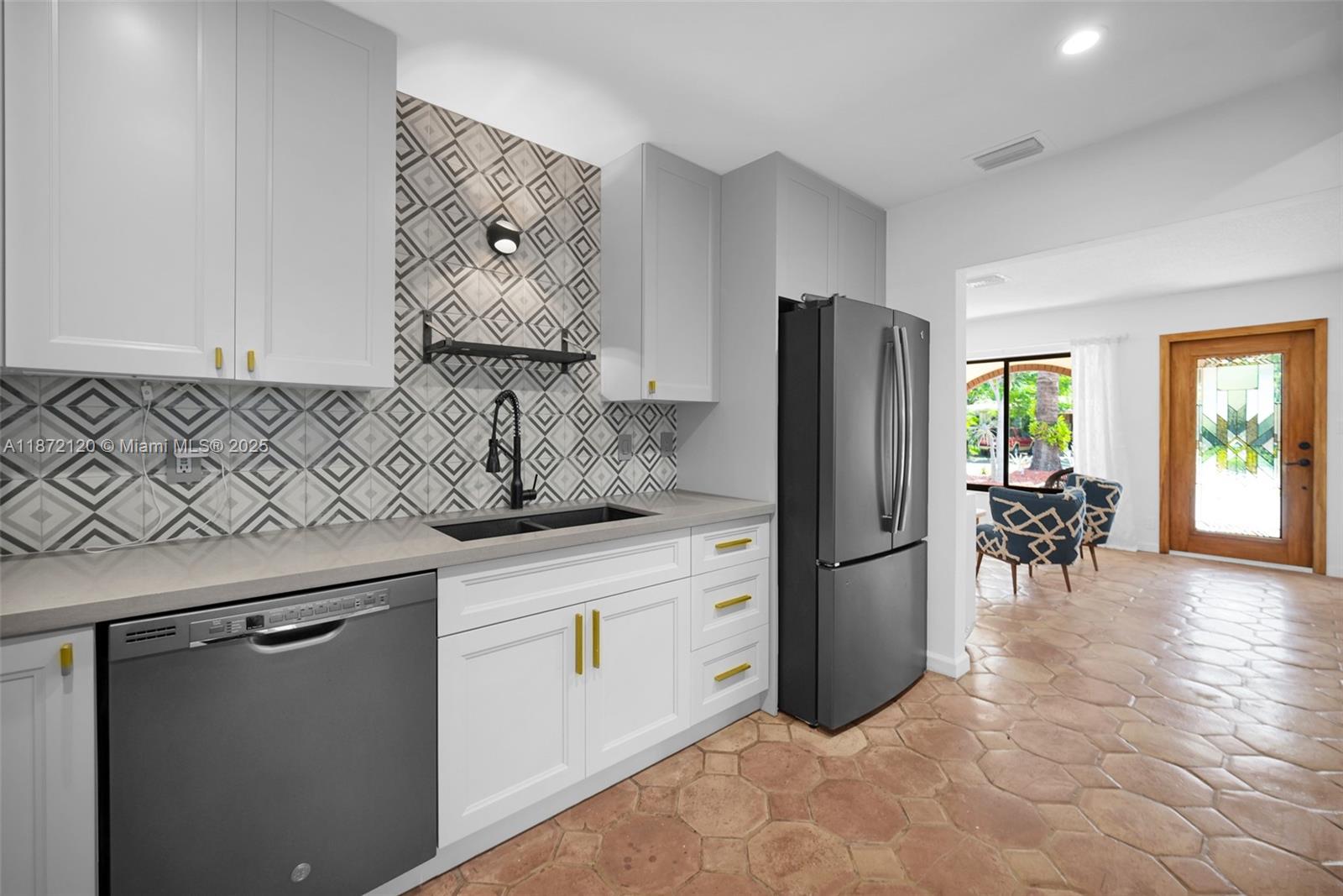 NORTH ANDREWS TERRACE FIR - Residential