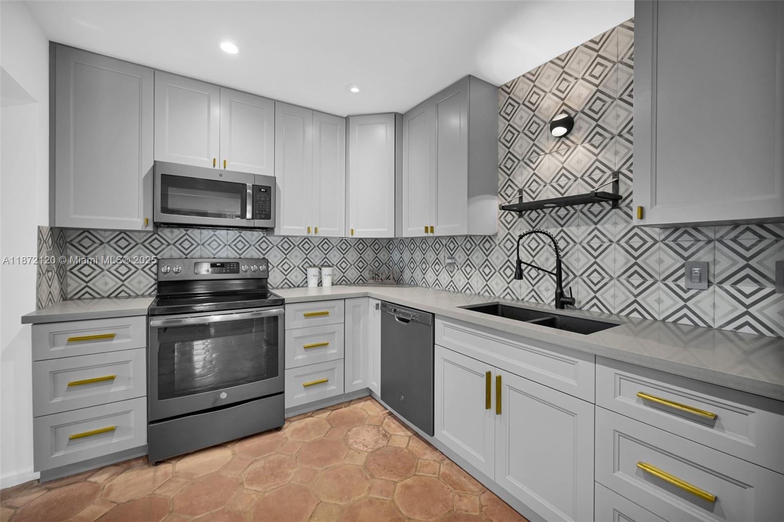 NORTH ANDREWS TERRACE FIR - Residential