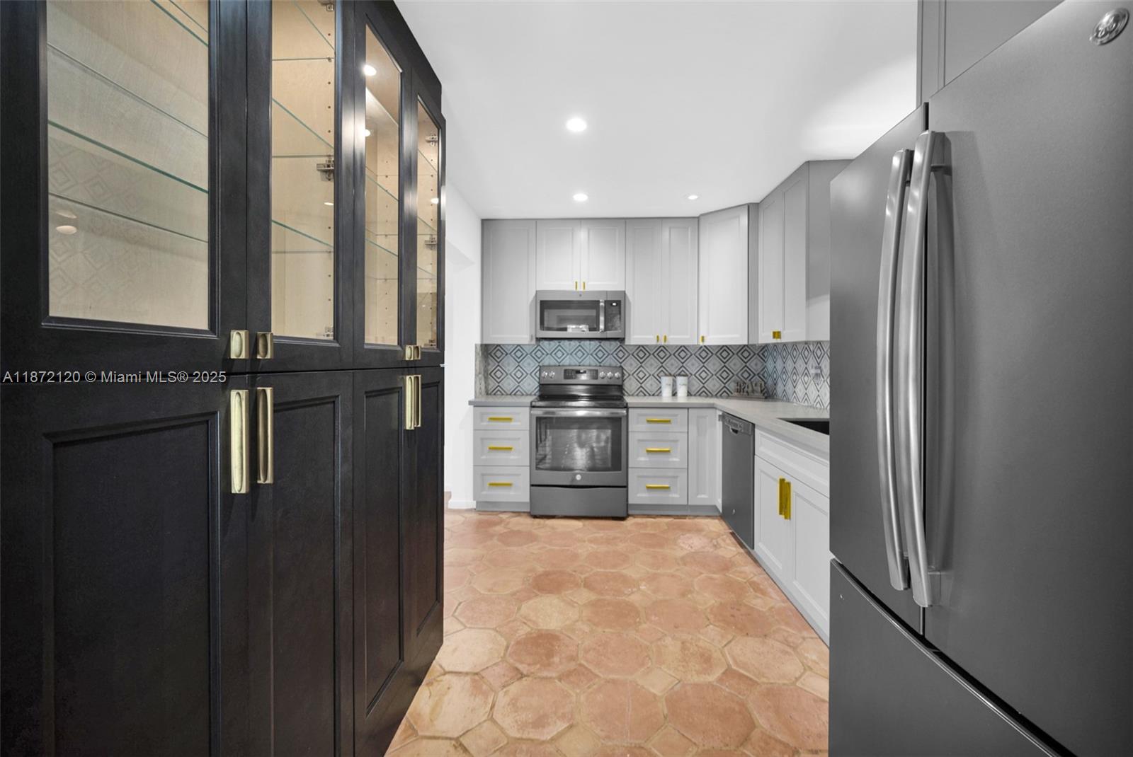 NORTH ANDREWS TERRACE FIR - Residential