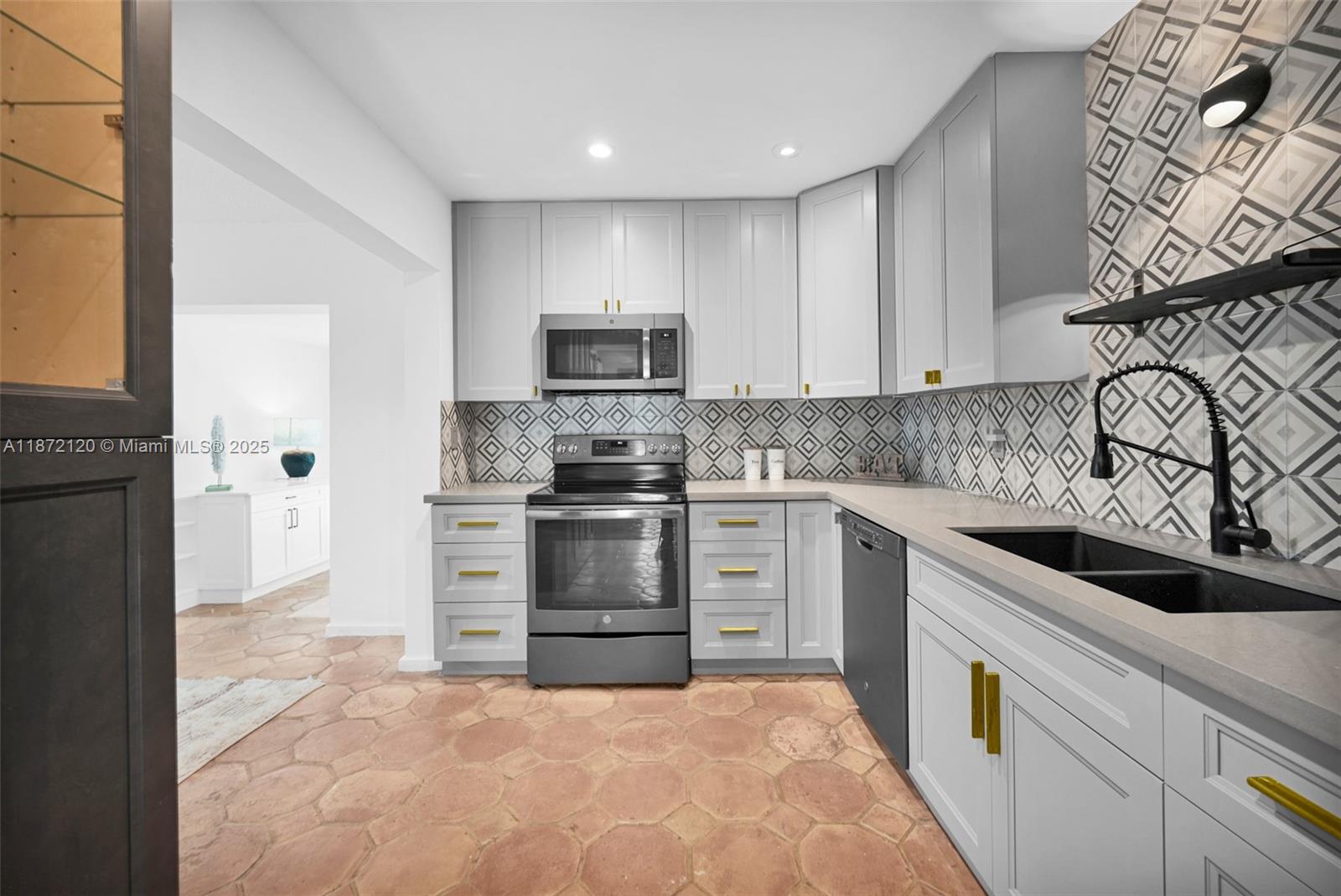 NORTH ANDREWS TERRACE FIR - Residential