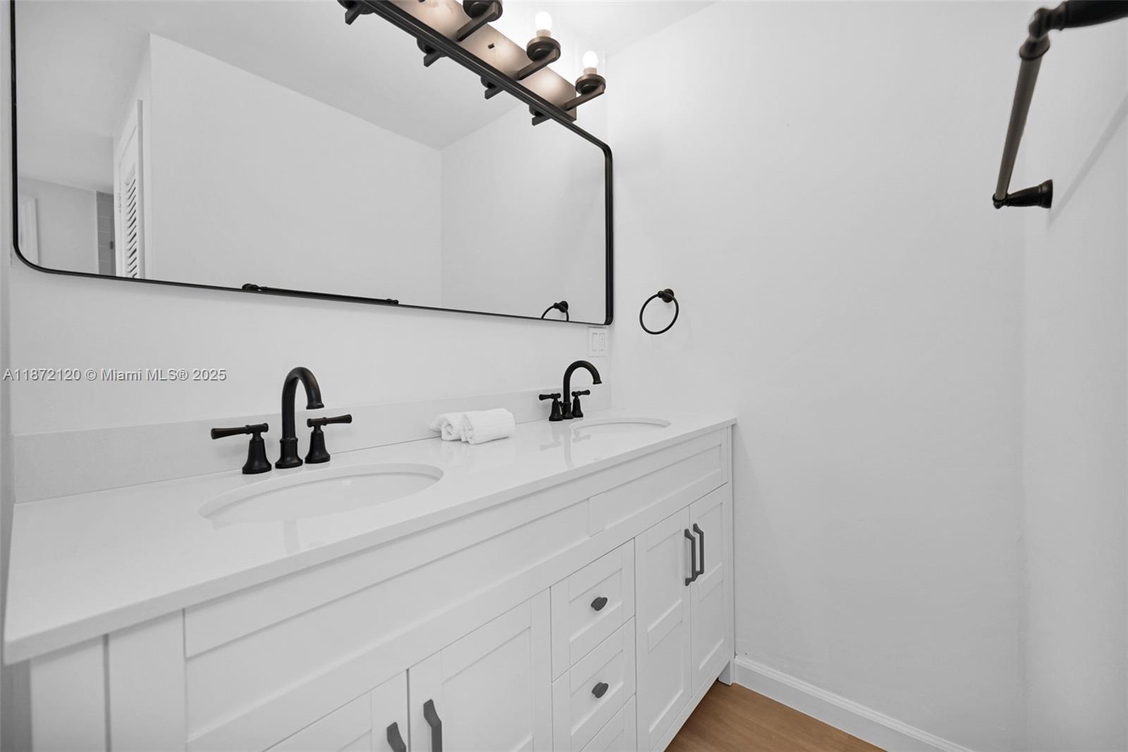 NORTH ANDREWS TERRACE FIR - Residential