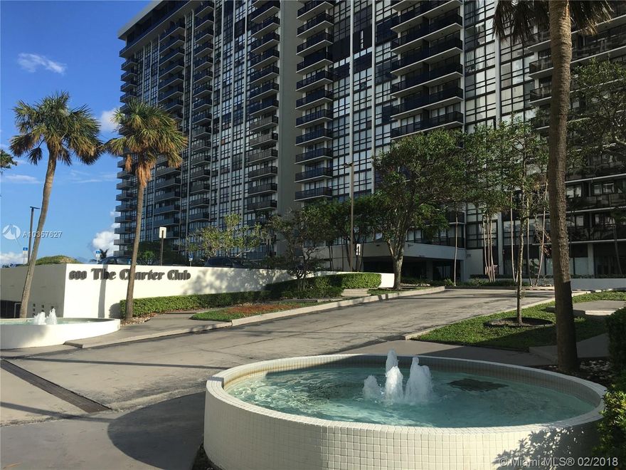 Very nice 1/1.5 apartment with a den that can easily be use as second room, tile and laminate floors, open kitchen with Stainless Steel appliances. Nice view to the Tennis court and Bay. Building centrally located next to Midtown shops, restaurants, Wynwood, Design District and minutes from beach. Great Amenities: Pool, Tennis court, BBQ'S, Basketball Court, GYM, Jacuzzi, Mini Market, Dry Cleaners and Beauty Salon in Lobby.