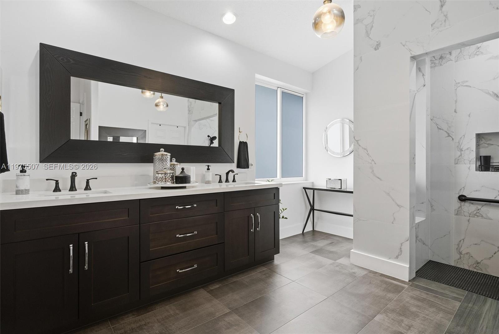 SUNSET LAKES PLAT ONE - Residential