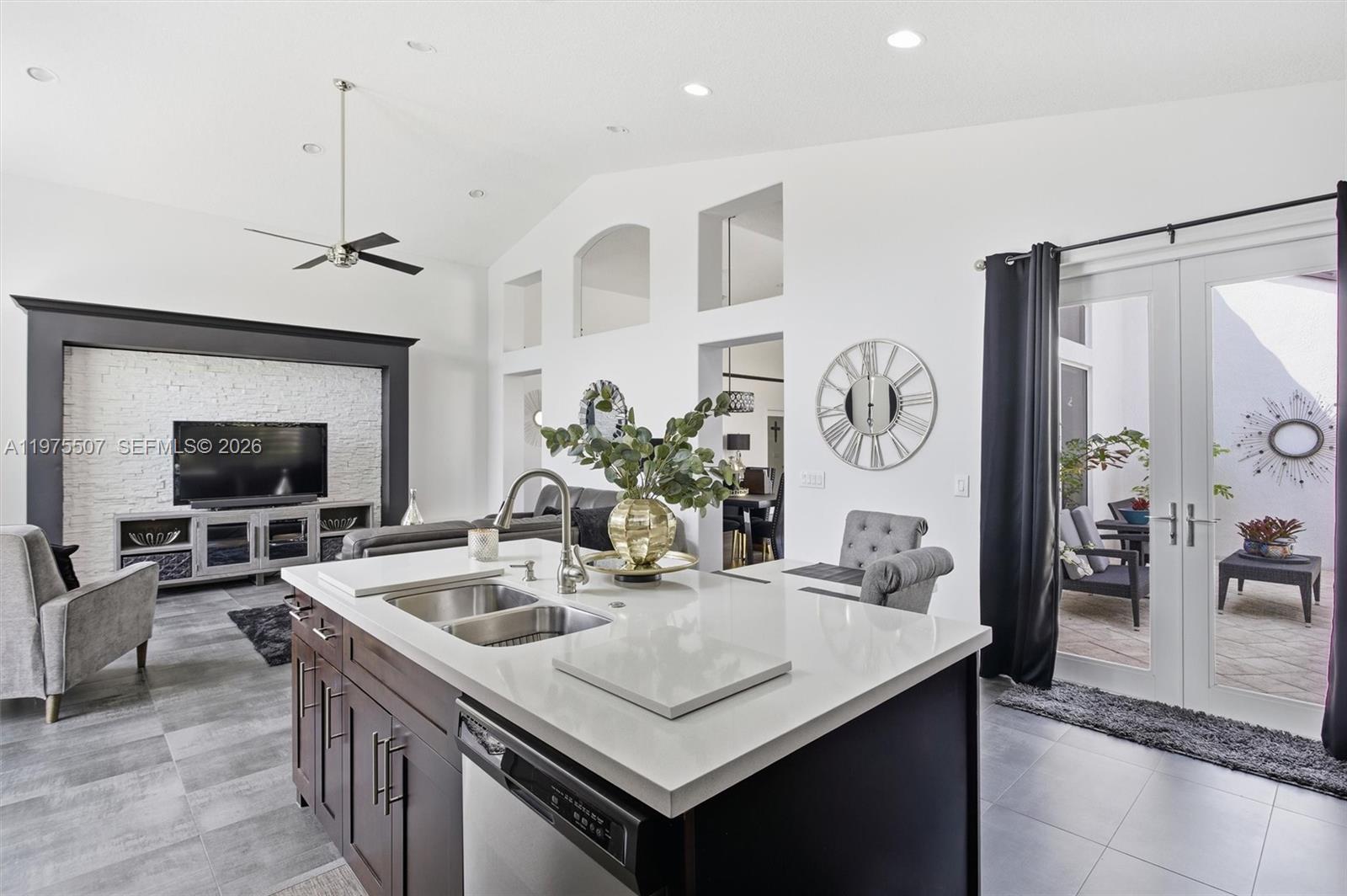 SUNSET LAKES PLAT ONE - Residential