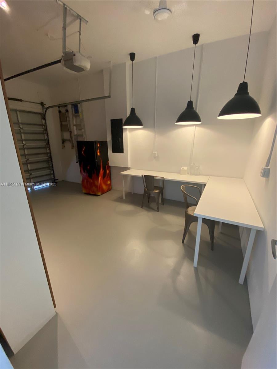 SOUTH BAY ESTATES - Residential Lease