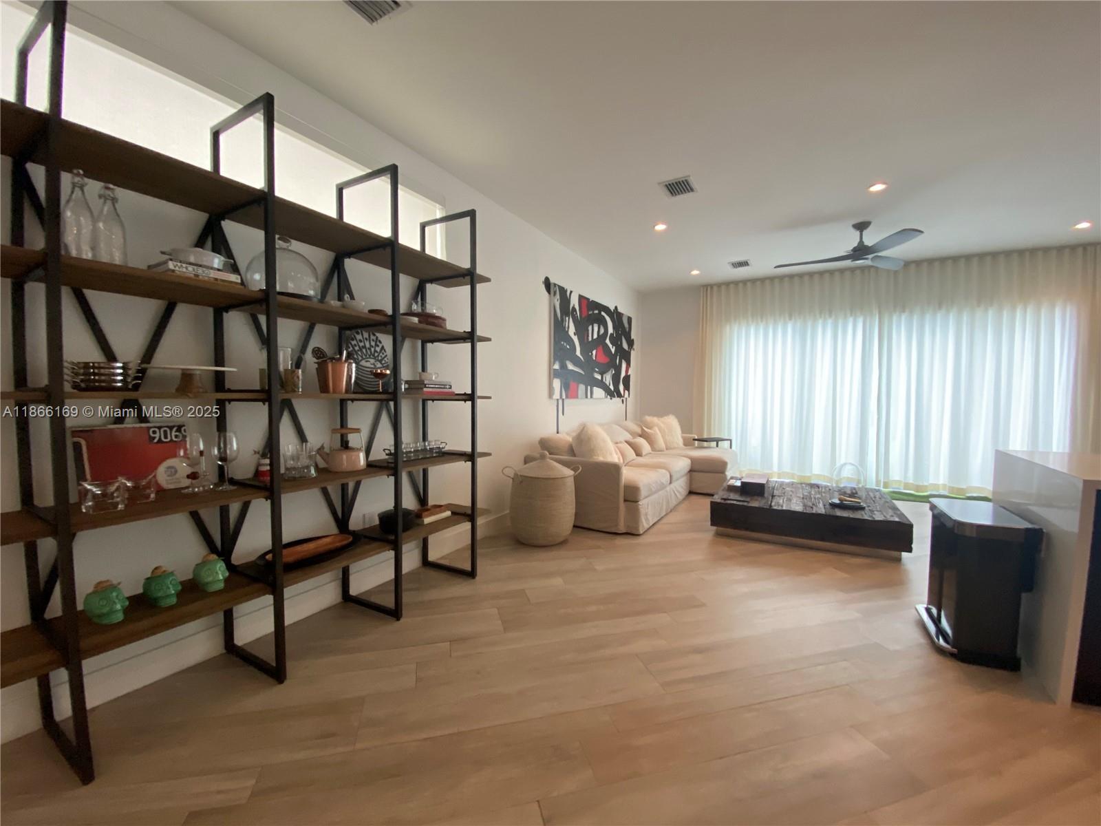 SOUTH BAY ESTATES - Residential Lease