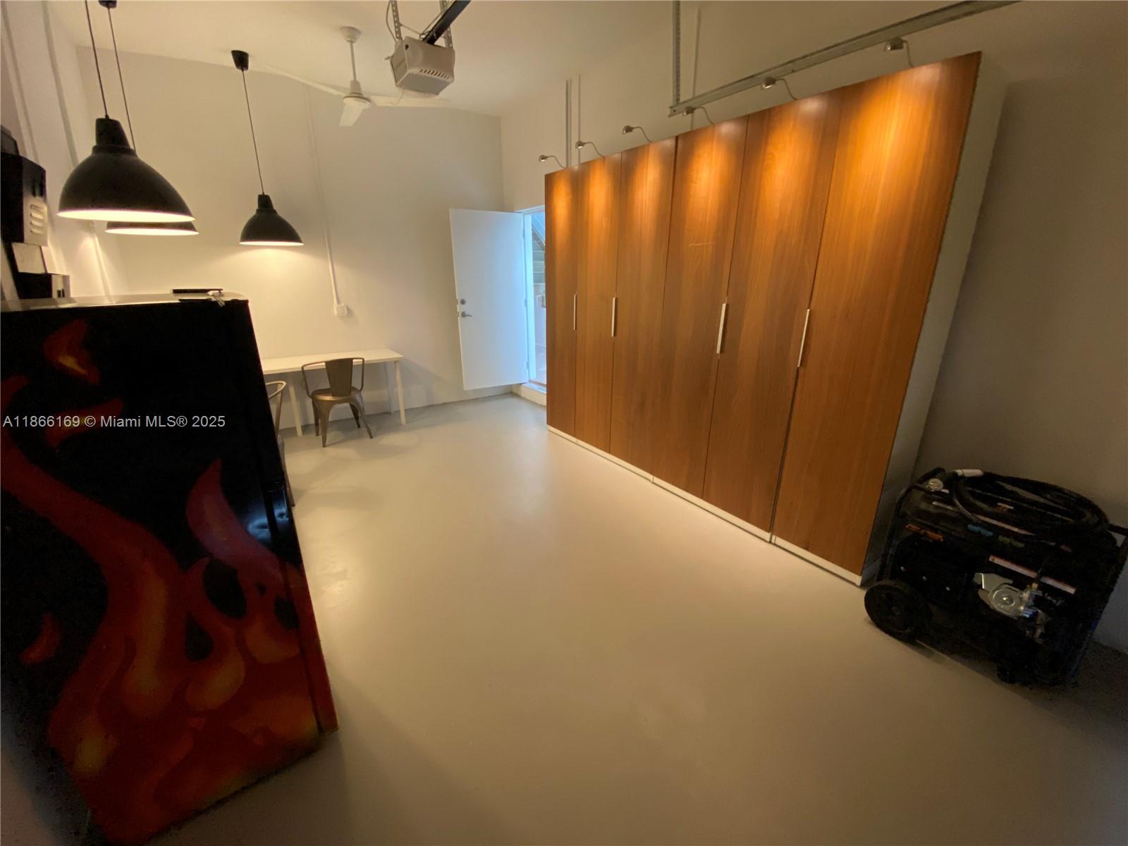 SOUTH BAY ESTATES - Residential Lease