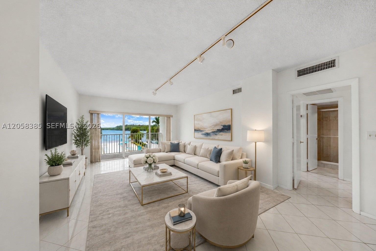 300 Bayview Dr 202