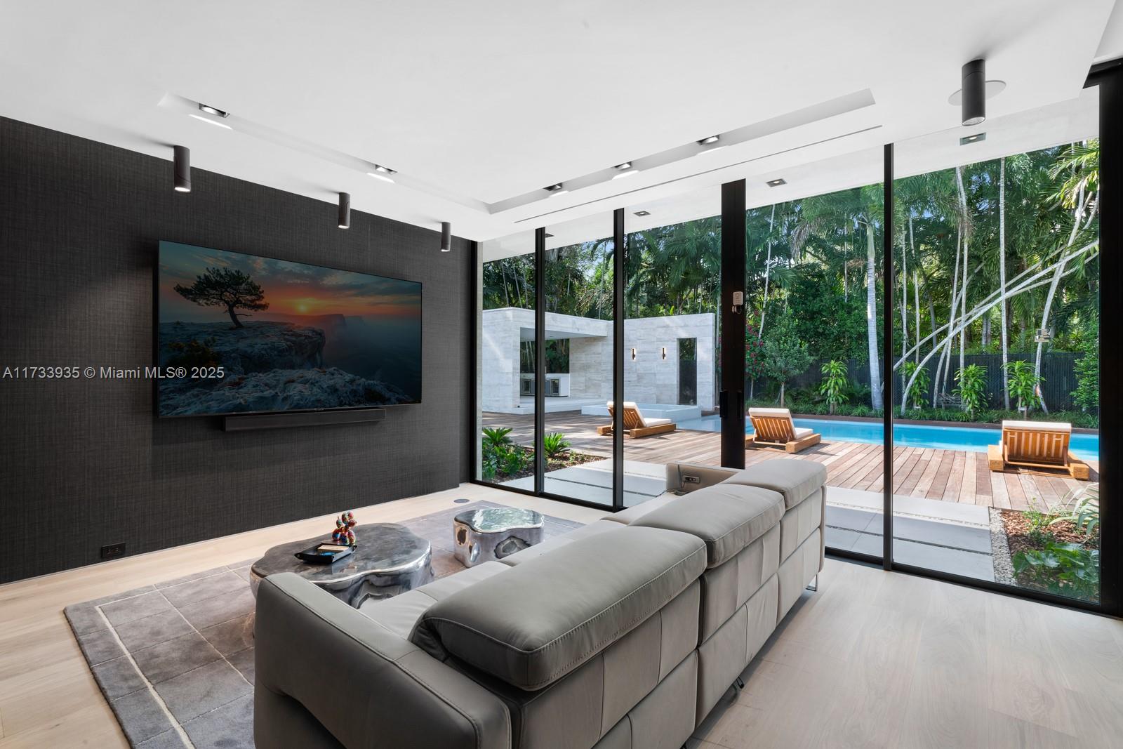 CLEVELAND PARK - Residential