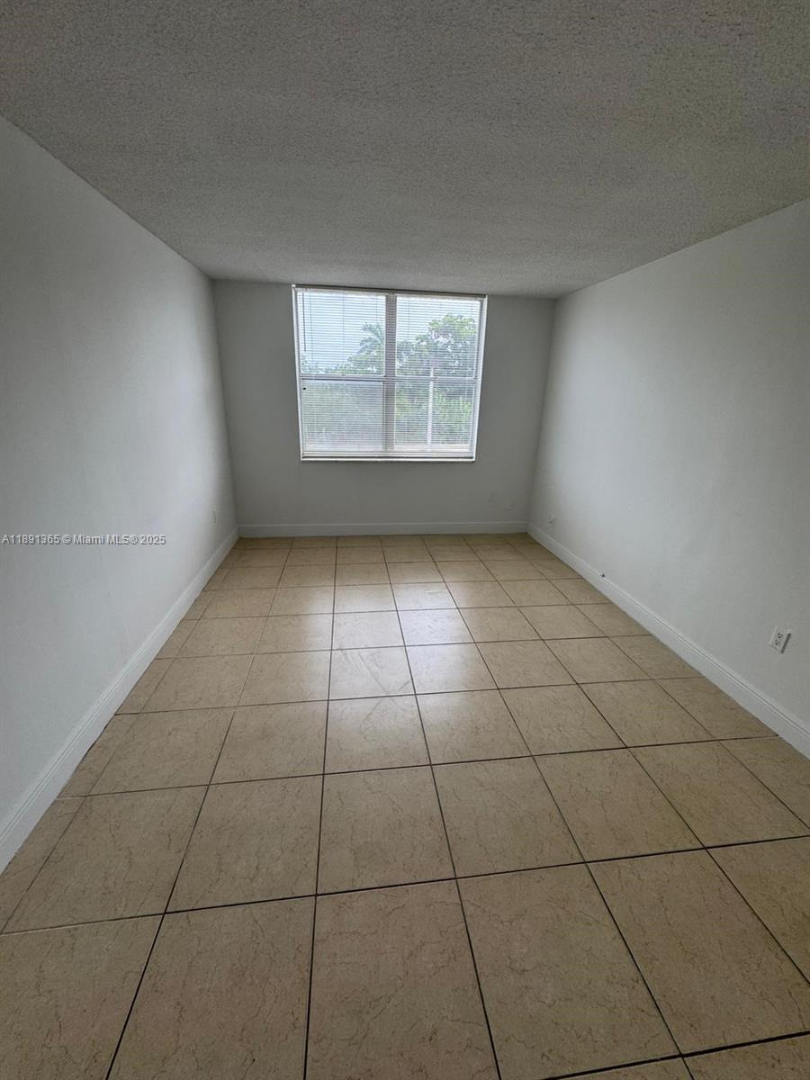 BAYVIEW PALMS CONDO - Residential Lease