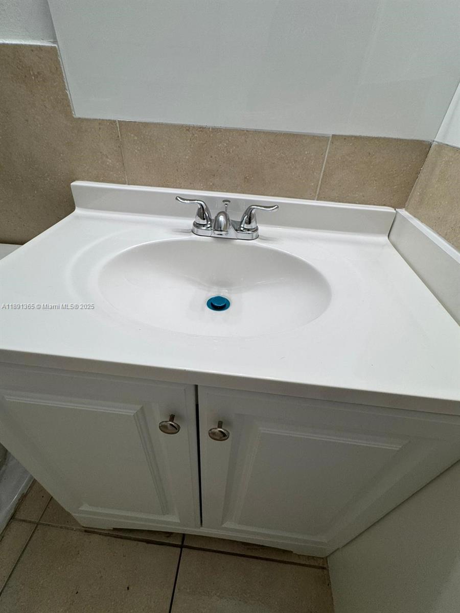 BAYVIEW PALMS CONDO - Residential Lease