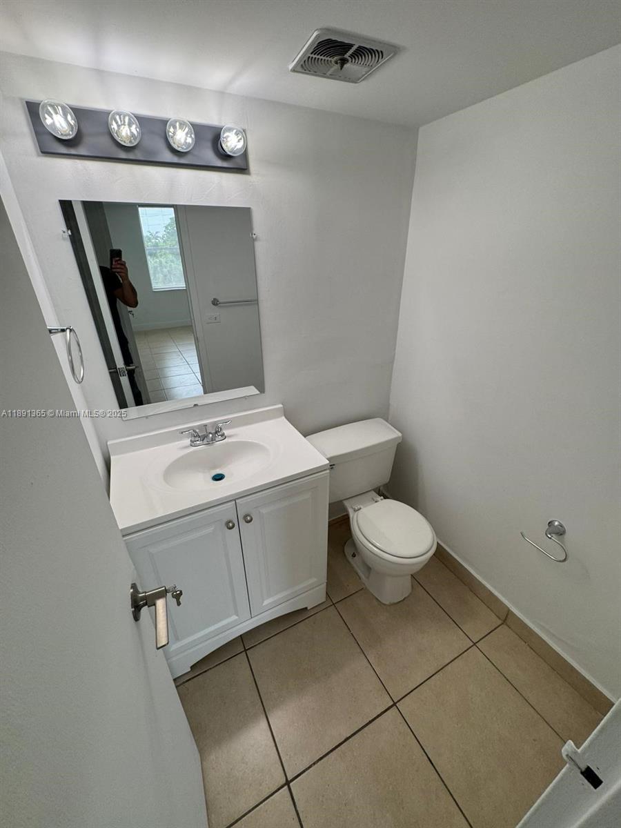 BAYVIEW PALMS CONDO - Residential Lease