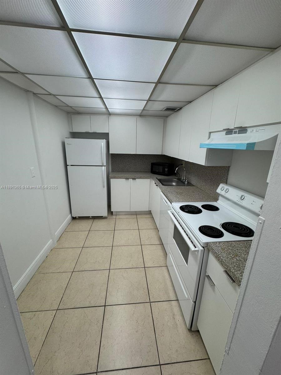 BAYVIEW PALMS CONDO - Residential Lease