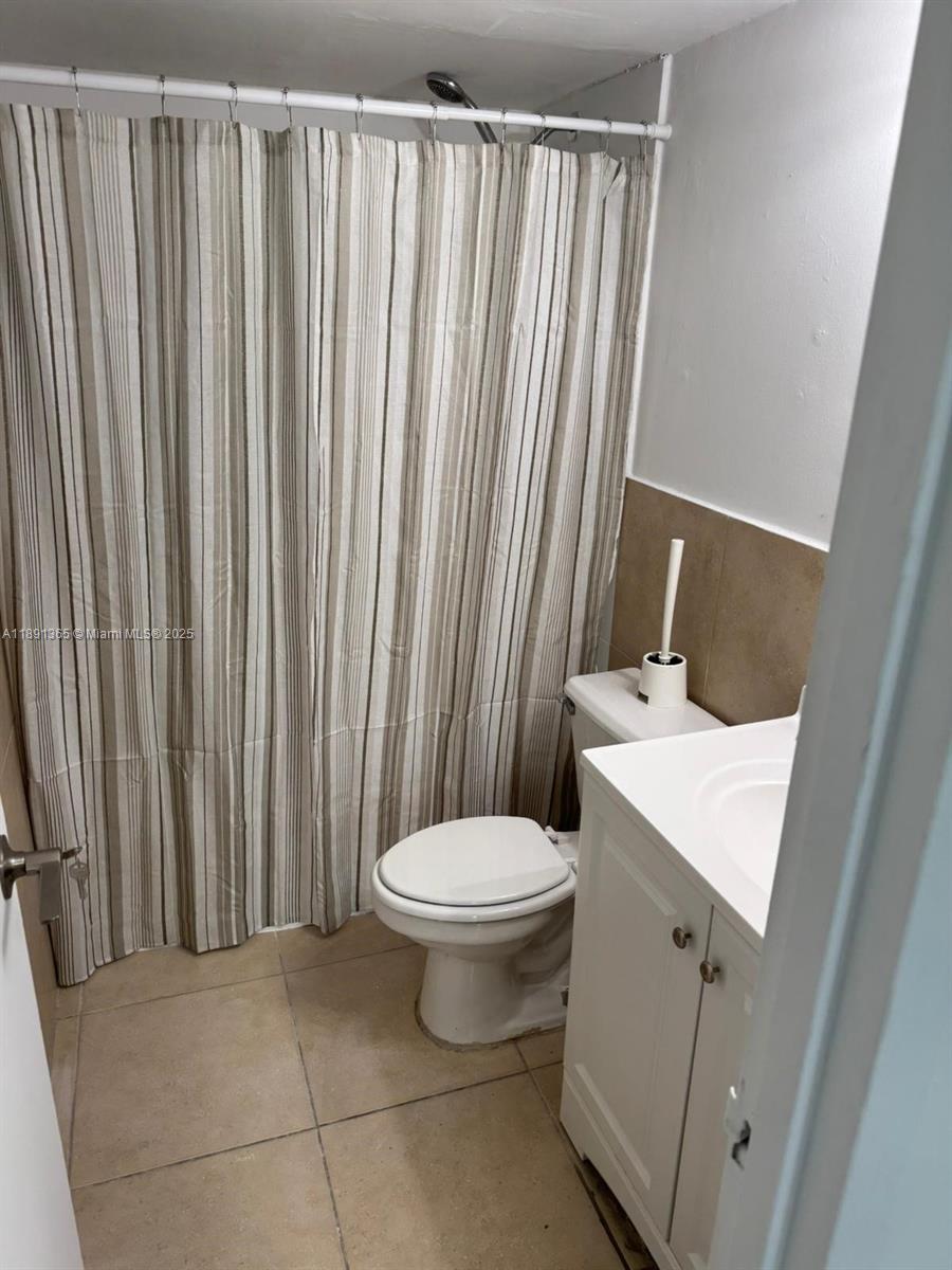 BAYVIEW PALMS CONDO - Residential Lease