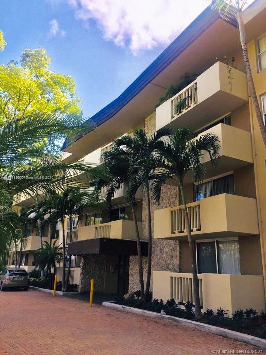 Welcome to Bayview Palms, located on exclusive Sans Souci Blvd.
This spacious 1-bedroom, 1.5-bath residence is just a short walk from area parks and the Sans Souci Tennis Center. Ideally situated one bridge east of Bal Harbour and the beach, this property offers the perfect blend of convenience and lifestyle.
Centrally located near shopping, restaurants, and public transportation. The community features on-site management and maintenance staff, a fully equipped gym, pool facilities, secure fob and intercom access, monthly pest control, and night security patrol for your peace of mind.