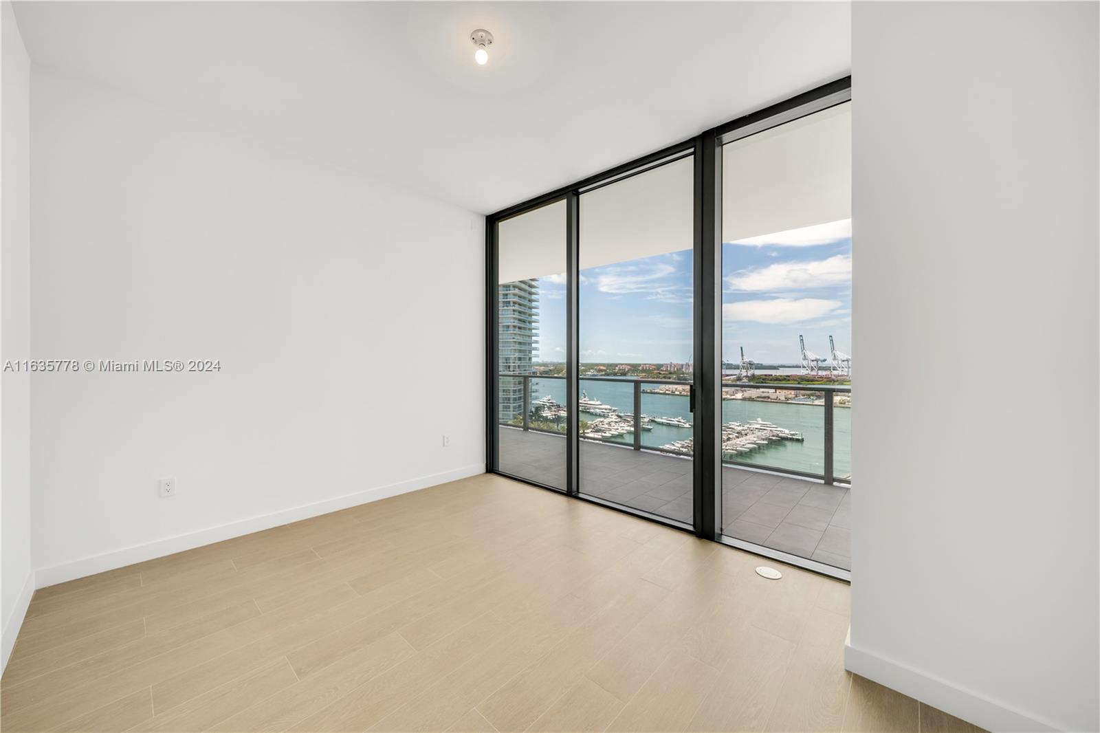 AQUARIUM SITE AMD - Residential