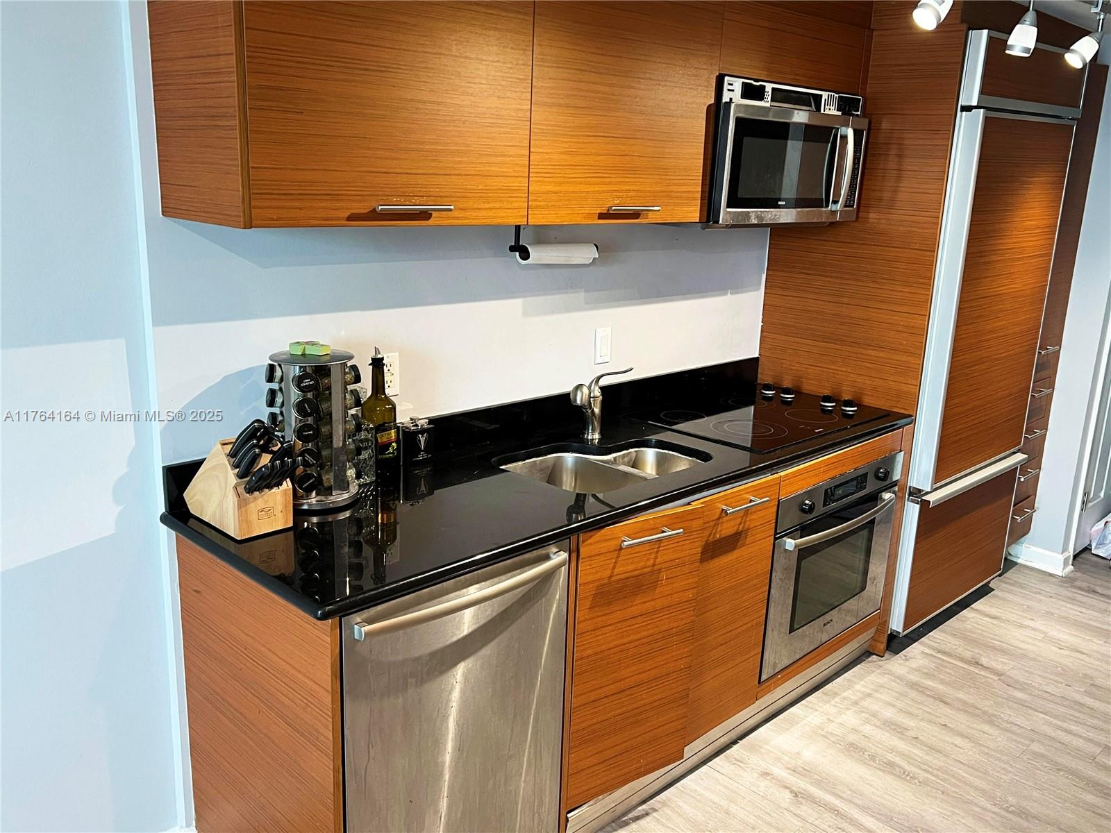 50 Biscayne Blvd 3309