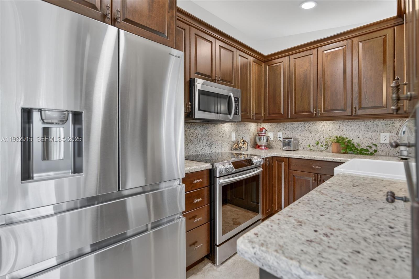 WESTWOOD LAKE 4TH ADDN - Residential