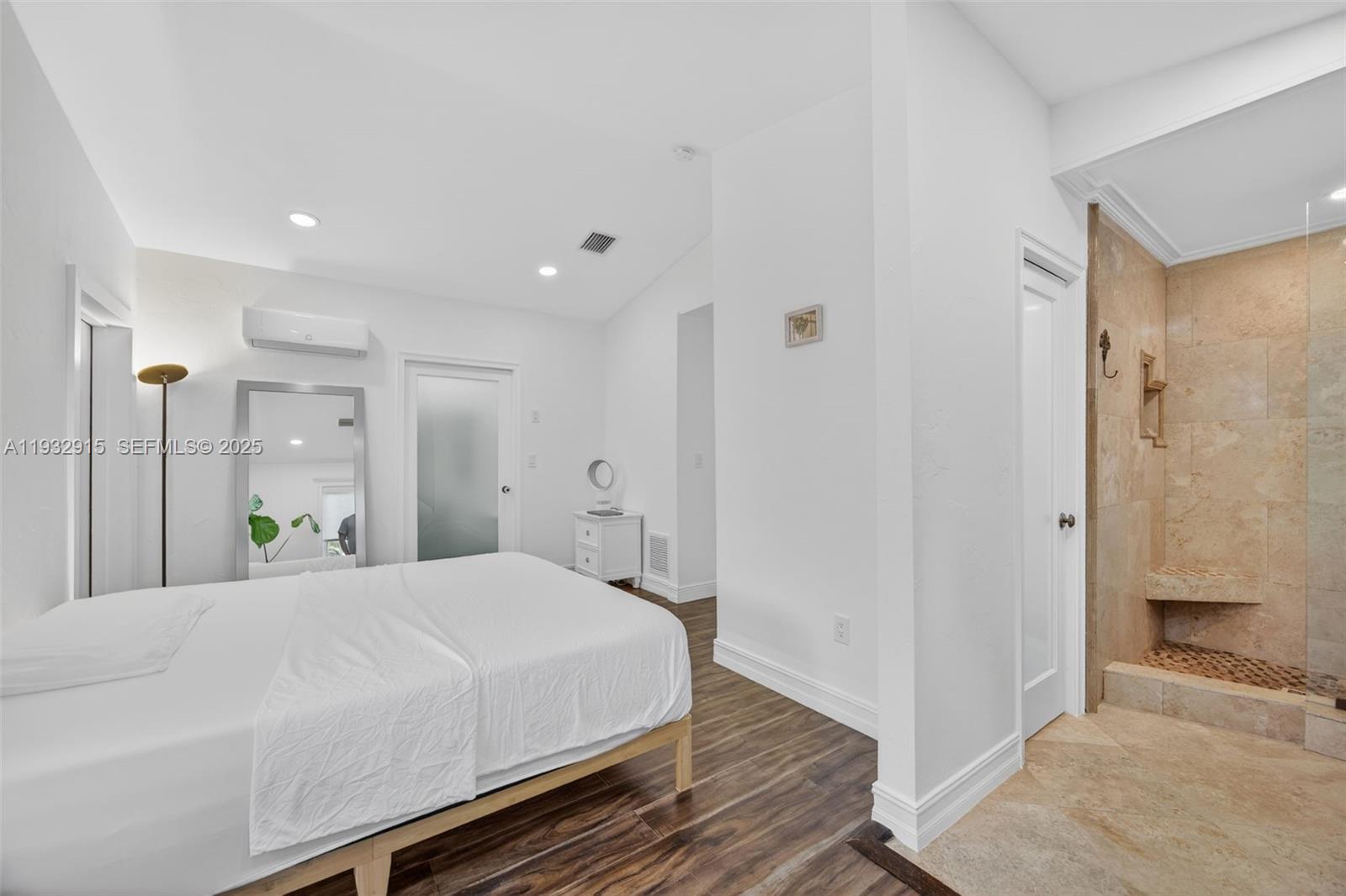 WESTWOOD LAKE 4TH ADDN - Residential