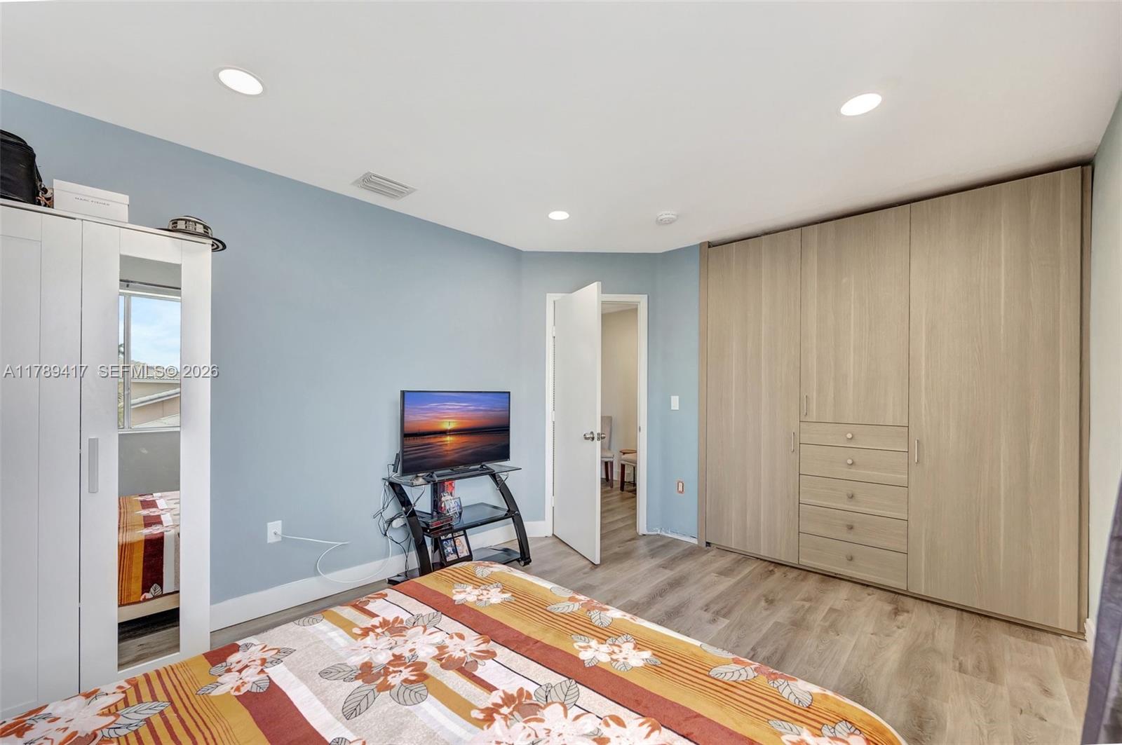 BISCAYNE POINT SOUTH - Residential