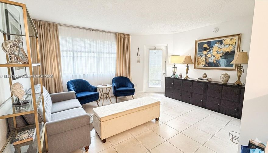 Lovely 1/1 in a pristine, Washer and dryer in property, kitchen with breakfast bar, patio with storage closet at HOLLYWOOD PARC IN HOLLYWOOD! Community with beautiful gardens. 2 community pools along with Tennis courts and a Gym.