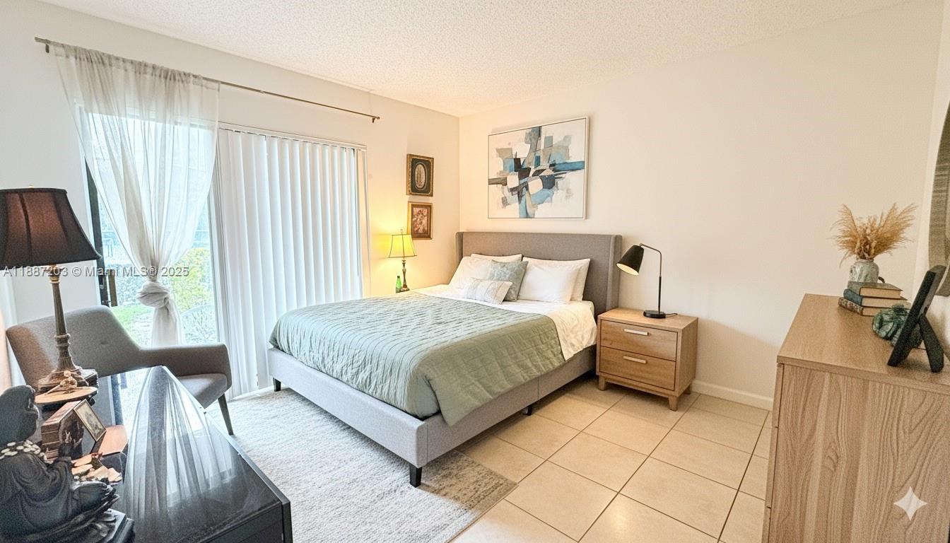 HOLLYWOOD PARC CONDOMINIU - Residential