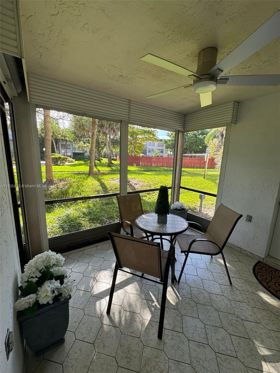 7480 NW 17th St 103, Plantation, FL, 33313/$229,900 2 7480 NW 17th St 103