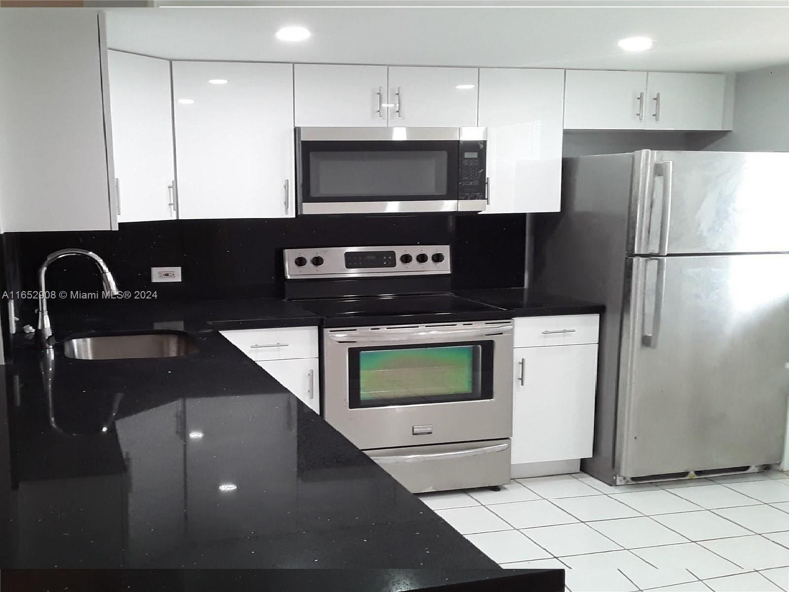 445 Ne 195th St 329, Miami, Broward County, Florida - 2 Bedrooms  
2 Bathrooms - 