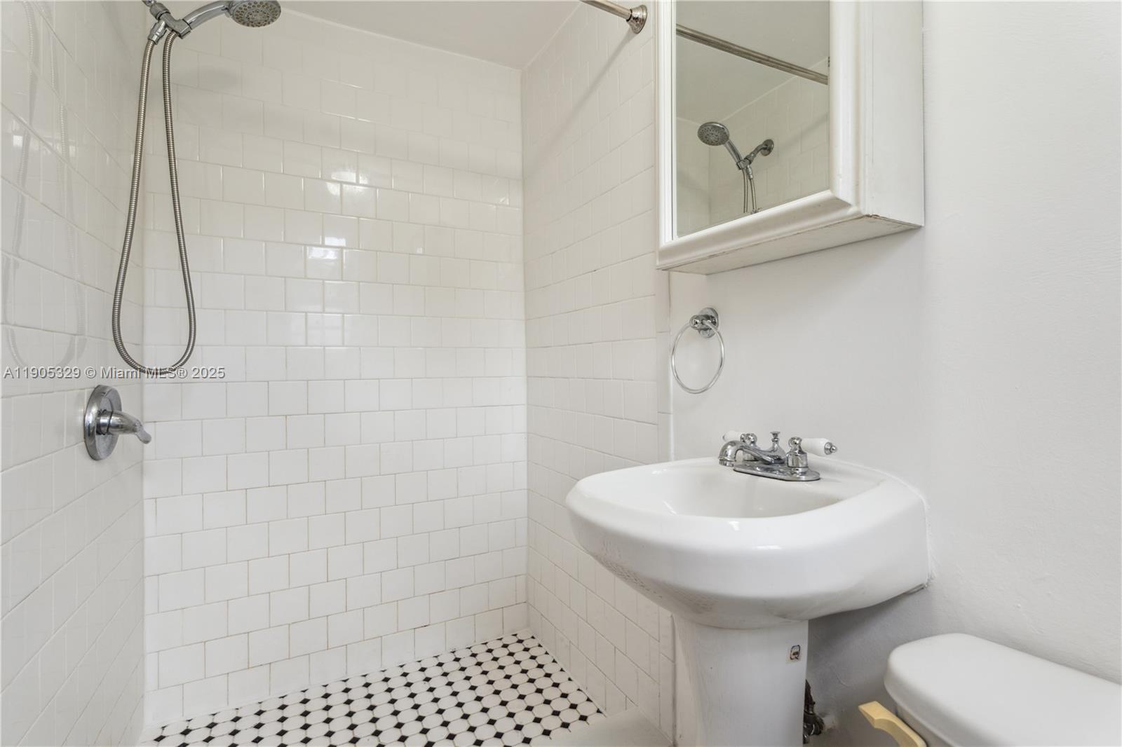 CORAL GABLES GRANADA SEC - Residential Lease