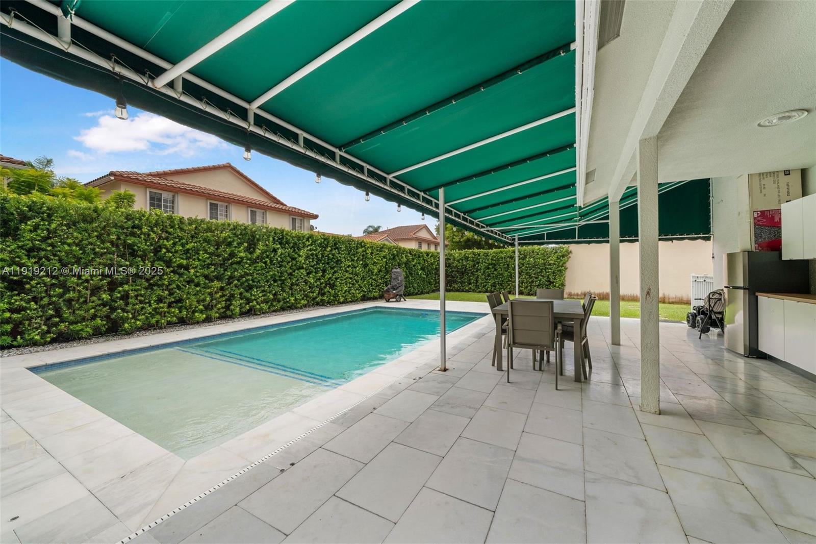 DORAL SANDS - Residential Lease