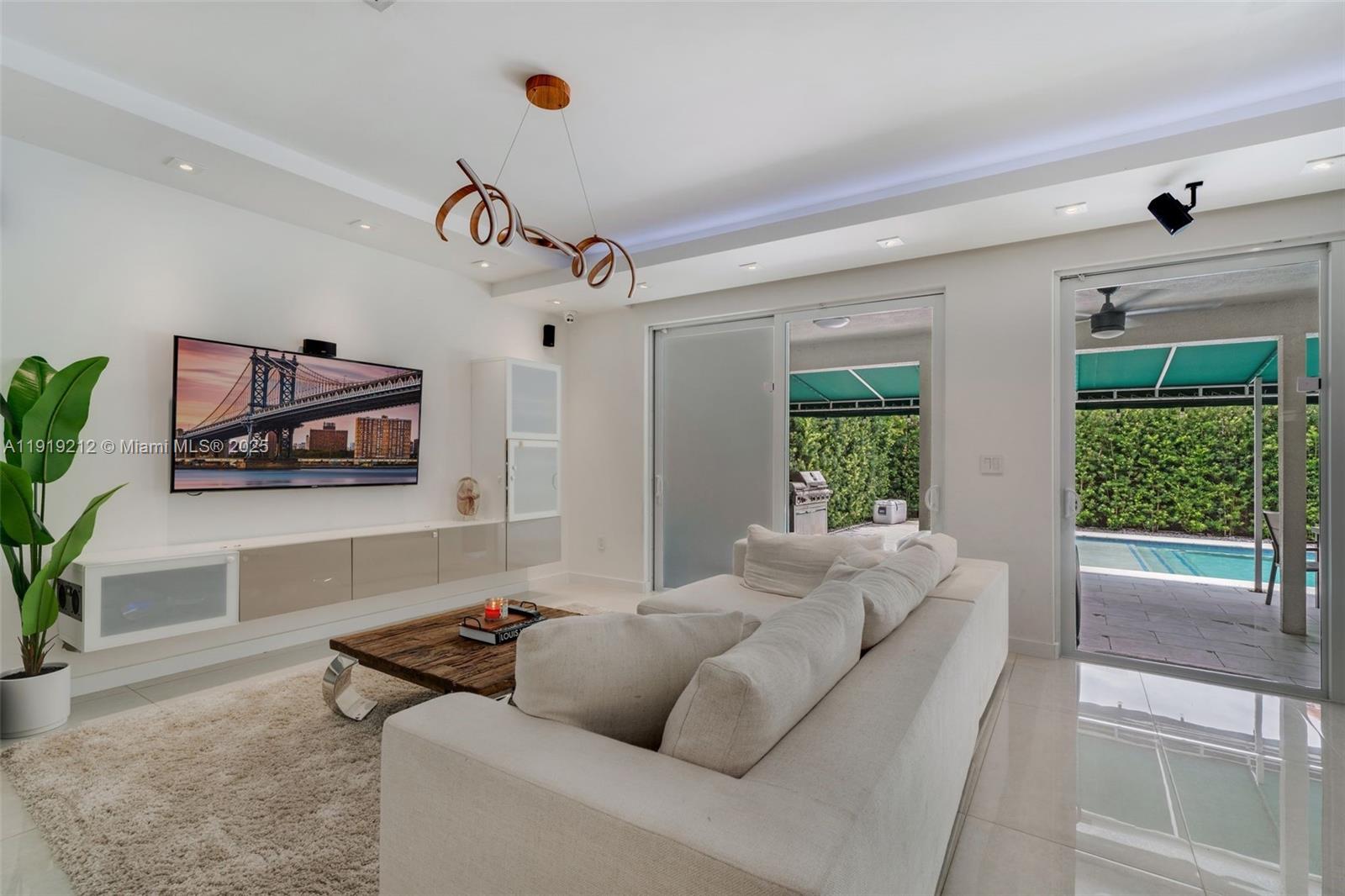 DORAL SANDS - Residential Lease