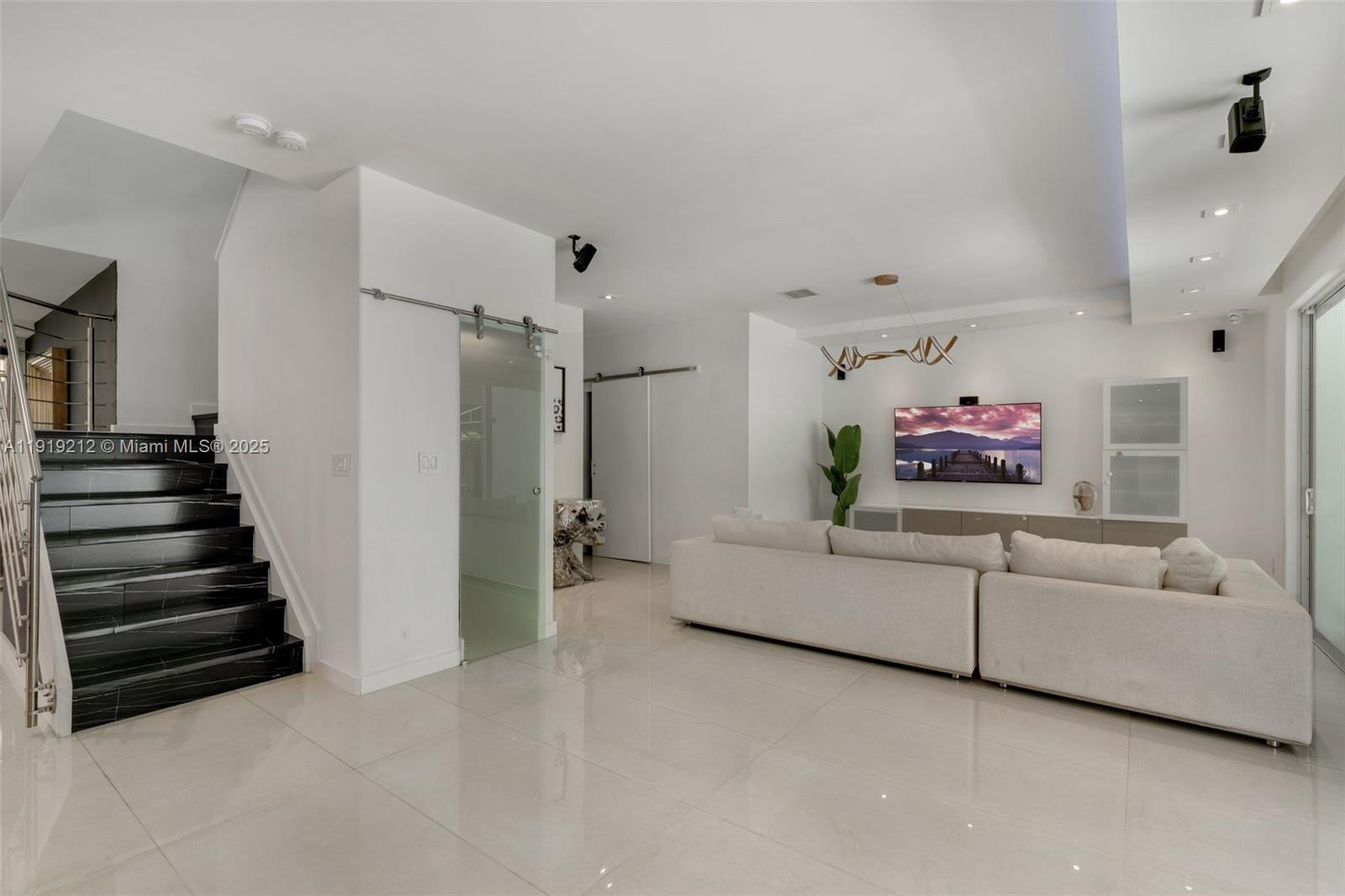 DORAL SANDS - Residential Lease