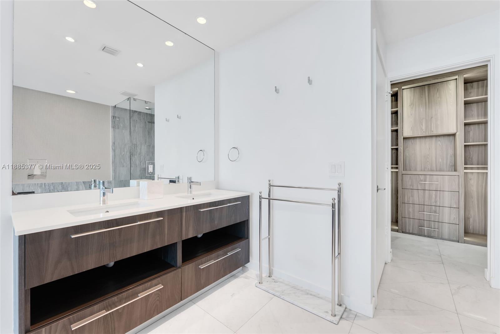 GRAN PARAISO CONDO - Residential Lease